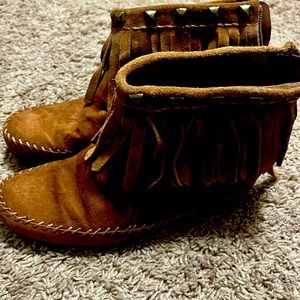 Brown moccasins boots only worn once